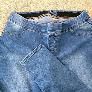 Old Navy Rockstar Mid-rise Skinny jeans size 18